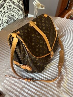 Pre- owned Louis Vuitton Saumur 35 Messenger/Crossbody Bag